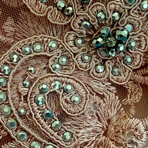 Elegant formal dress - Picture 3 of 4